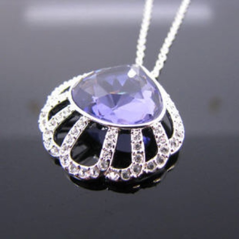 NWOT Swarovski crystal pendant